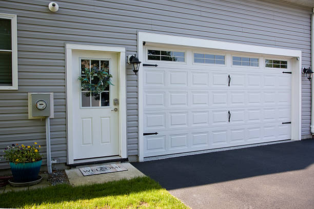 24/7 Emergency Garage Door Panel Replacement experts in Oak Grove, MS